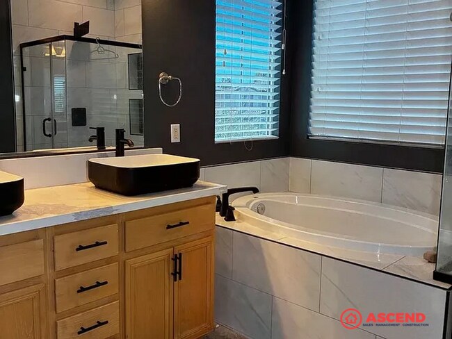 Building Photo - 2-Story Home In Southwest!