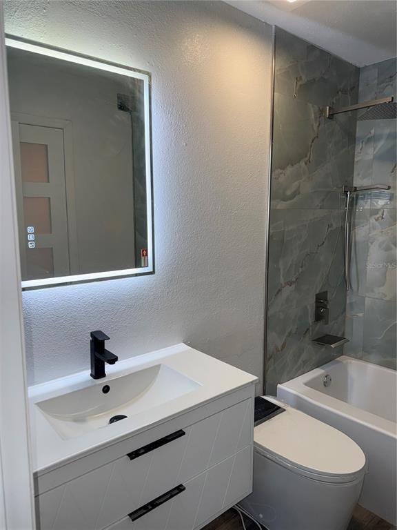 Building Photo - 9481 Highland Oak Dr