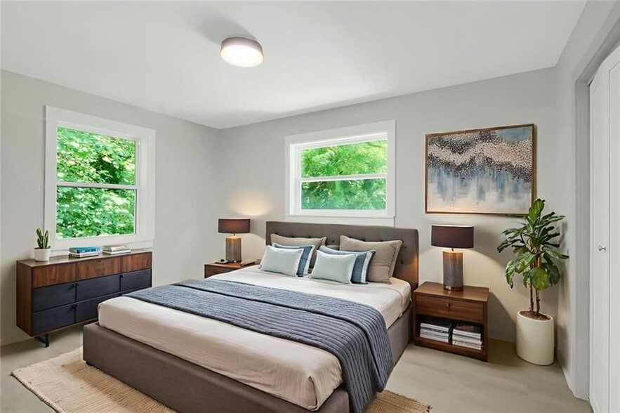 Building Photo - 2926 Monterey Dr