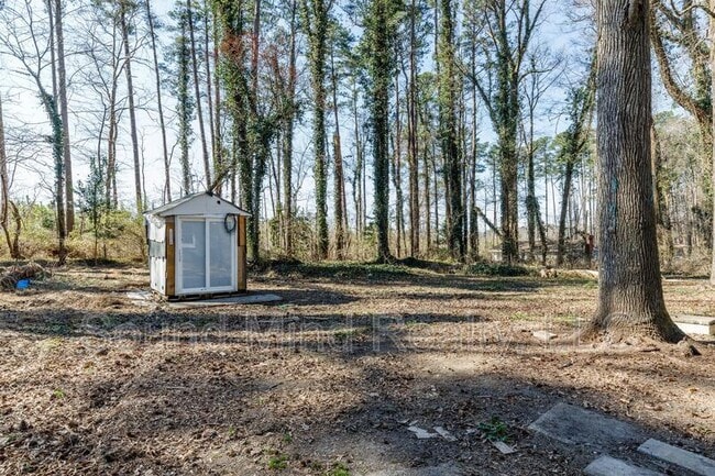 Building Photo - 717 Woodland Rd