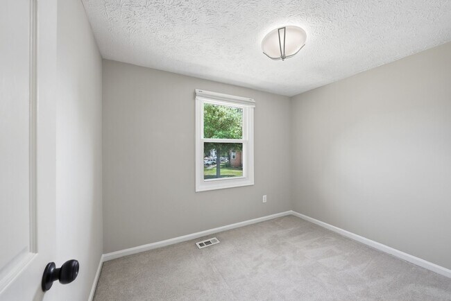 Building Photo - 14126 Red River Dr