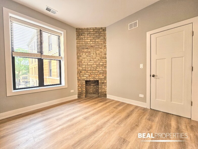 Building Photo - 428 W Belden Ave