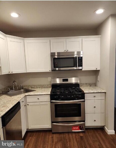 Building Photo - 2115 Woodhollow Dr