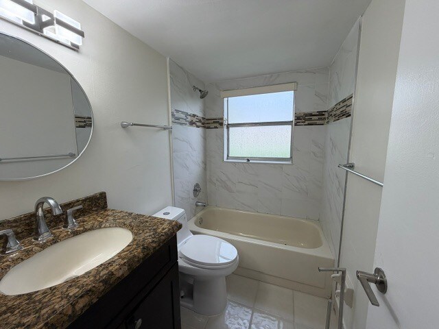 Guest Bathroom - 819 Twin Lakes Dr