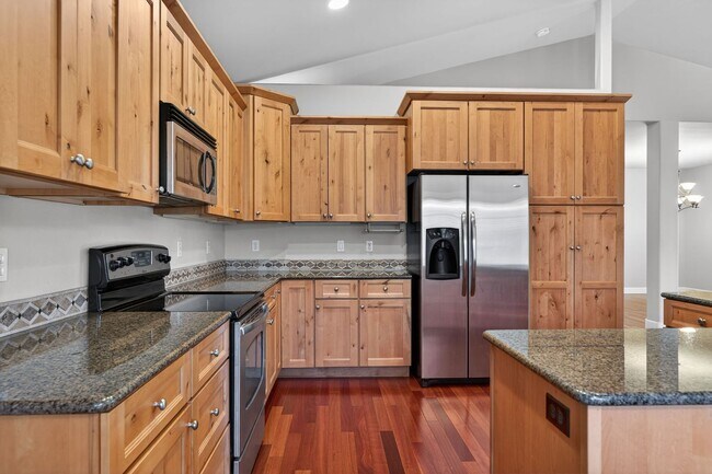 Building Photo - 4 Bedroom Awbrey Court Home with Main-Level Primary + Bonus Living Area