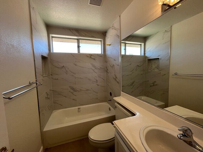 Building Photo - 3 bedroom and 2.5 bath in prime Henderson !! 89074 - Nearby School!