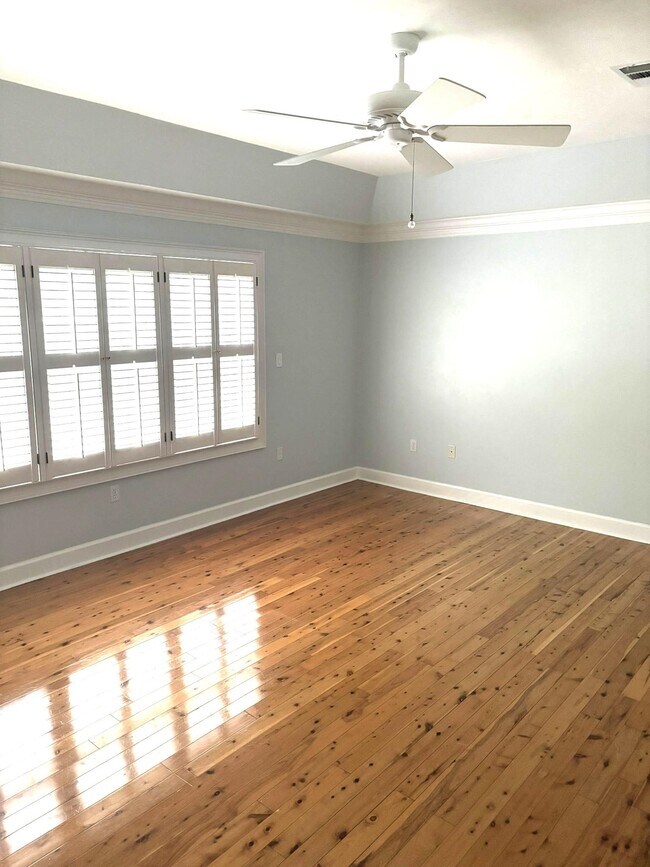 Building Photo - 8970 Eagles Ridge Dr