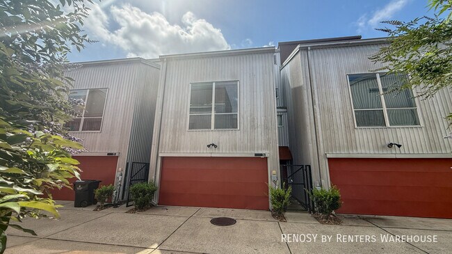 Building Photo - 2605 Calumet St