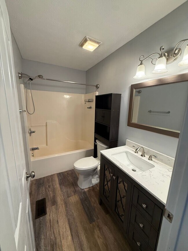 Building Photo - Charming 3BR/2BA Home in Greenbrier