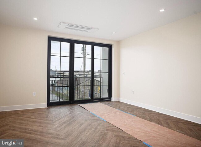 Building Photo - 128 N Bond St