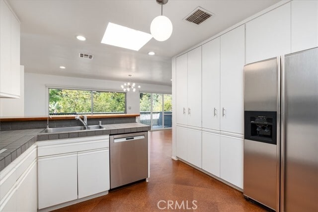 Building Photo - 3946 Alta Mesa Dr