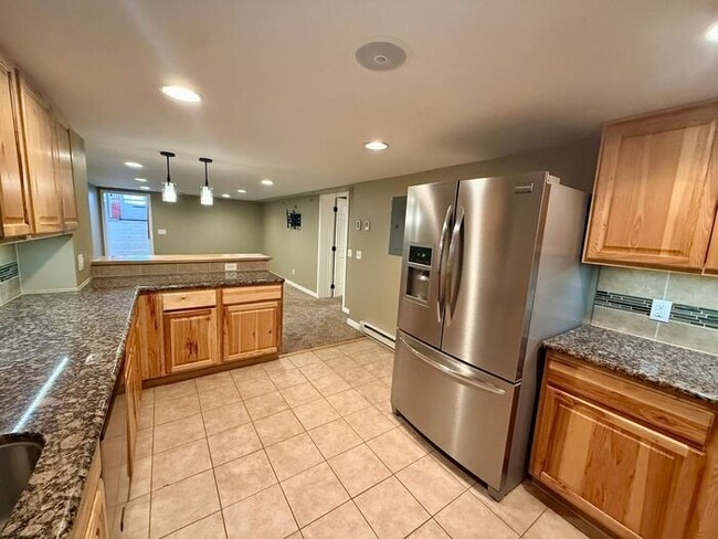 Building Photo - ***MOVE IN SPECIAL*** 2 WEEKS FREE Beautifully Remodeled 1 Bedroom / 1 Bath Unit in the Heart of ...