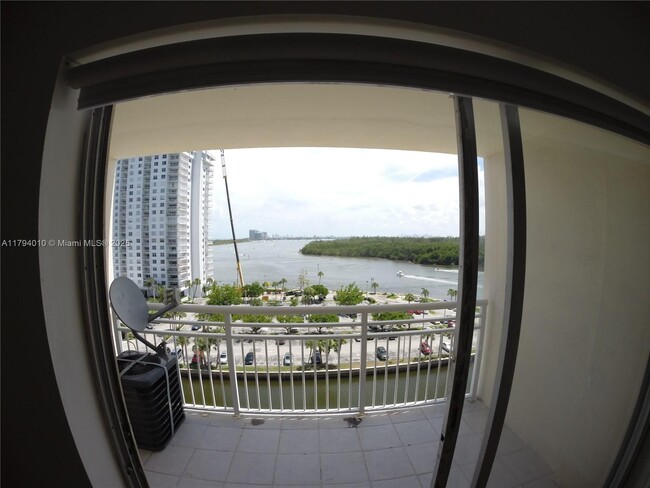 Building Photo - 400 Kings Point Dr