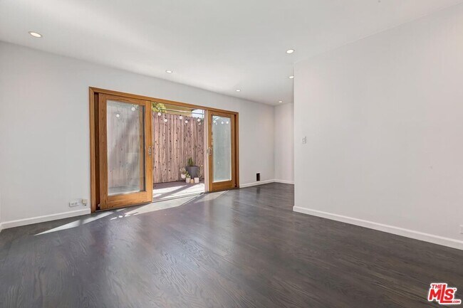 Building Photo - 1400 Hayworth Ave
