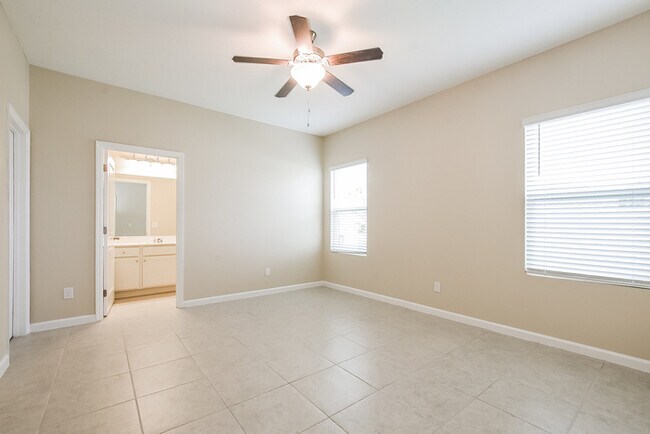 Building Photo - You're in luck! The next 6 homes leased will receive a one-time $ 1,000 discount.*