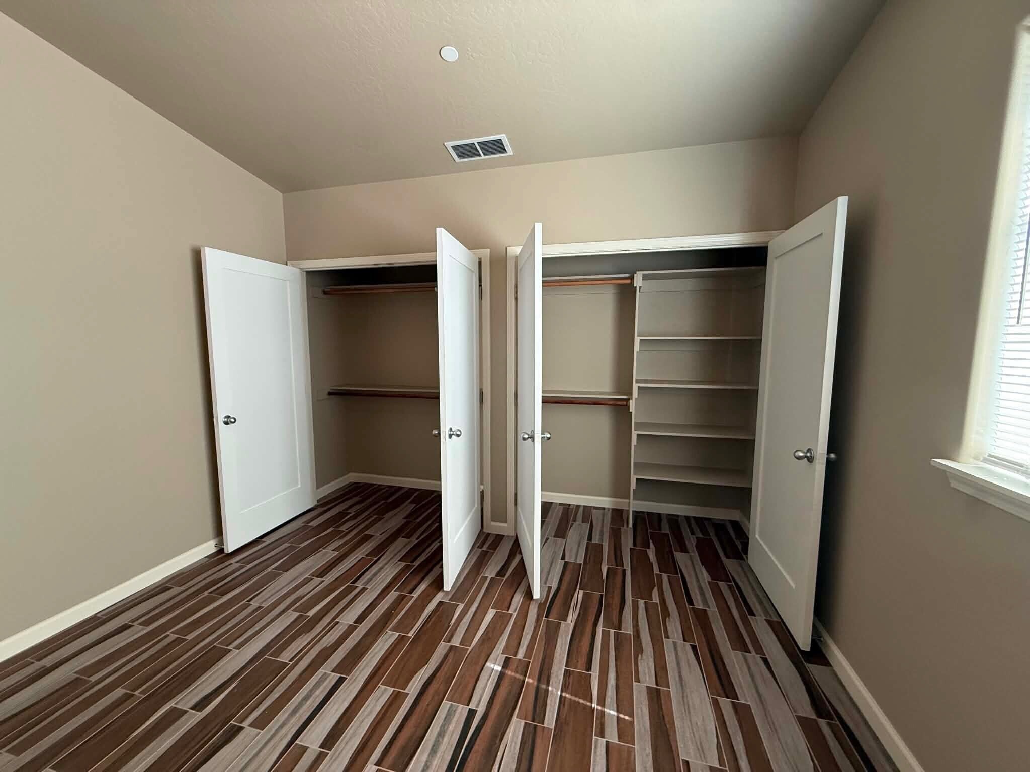 Building Photo - 16831 Hill Dr