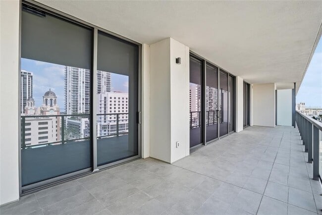 Building Photo - 275 1st Ave S