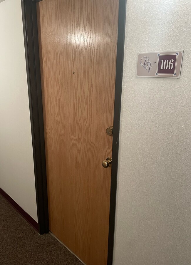 Building Photo - Courthouse View Apartments