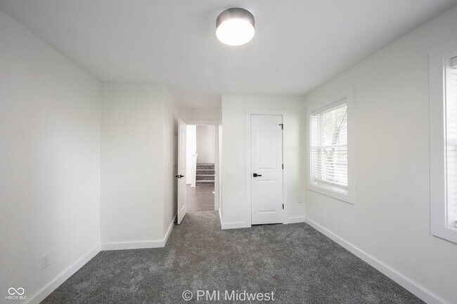 Building Photo - 426 N Bradley Ave