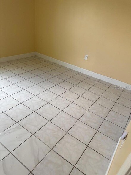 Building Photo - 394 Colonade Ct