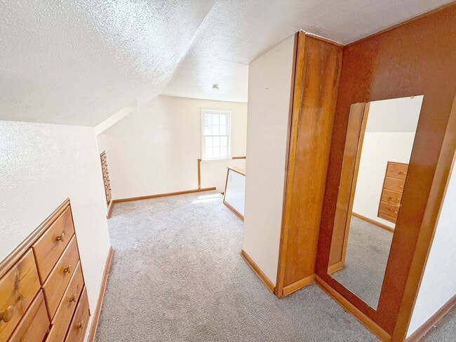Building Photo - 3 BED 1 BATH BEAUTIFUL SINGLE FAMILY HOME ...
