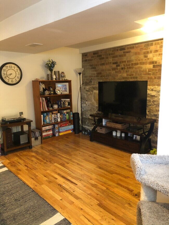 Primary Photo - 1133 Wrightwood W Ave