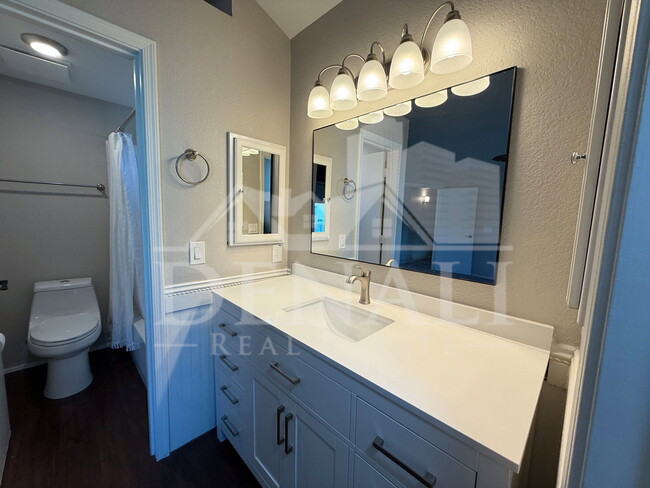 Building Photo - 1114 S Surfside Dr