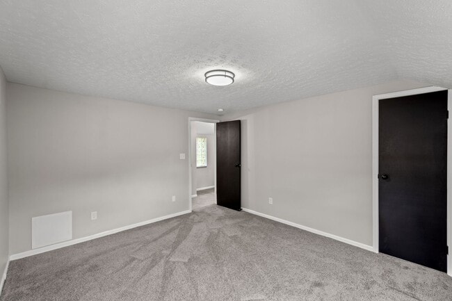 Building Photo - Stunning 3 bedroom home in Penn Hills avai...