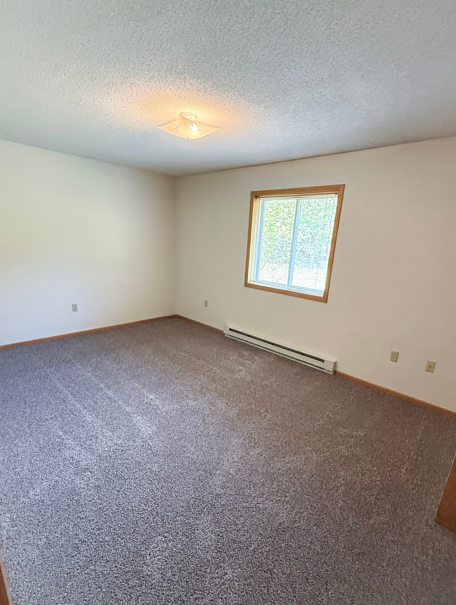 Building Photo - 345 Twin Oak Dr