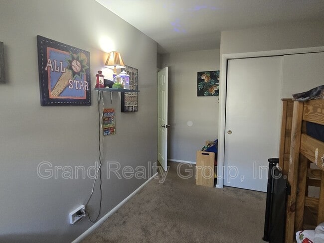 Building Photo - 25151 W Lincoln Dr