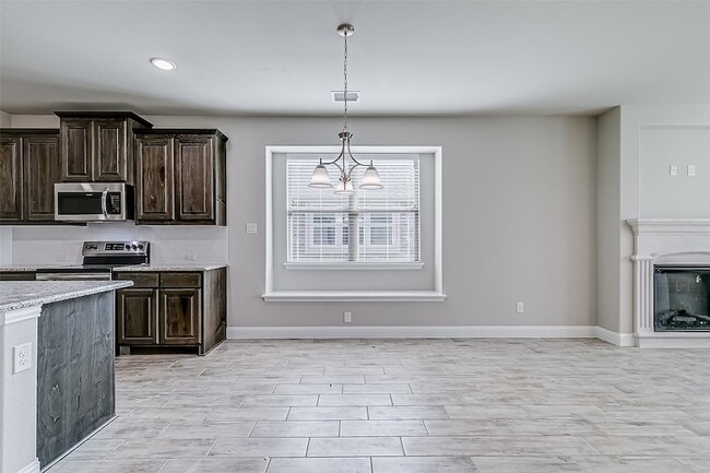 Building Photo - 327 Sweetspire Dr
