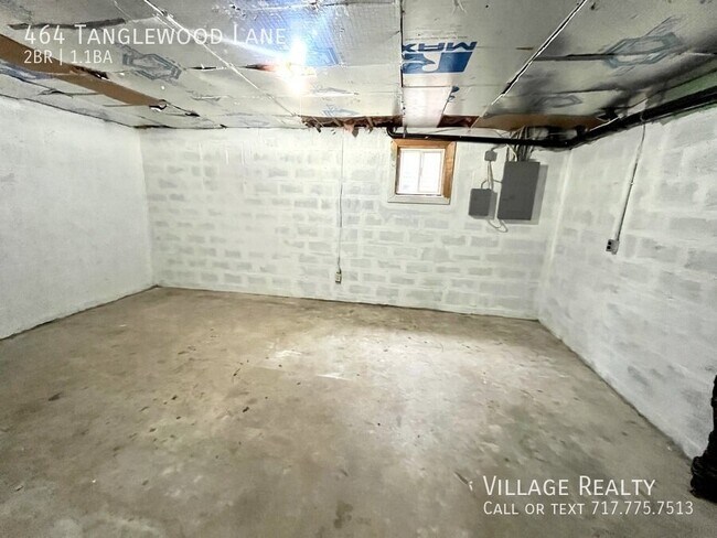 Building Photo - 464 Tanglewood Ln