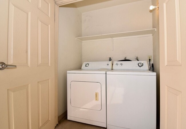 Building Photo - 5499 Indian River Dr