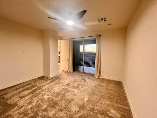 Building Photo - Charming 2BR Condo in Phoenix