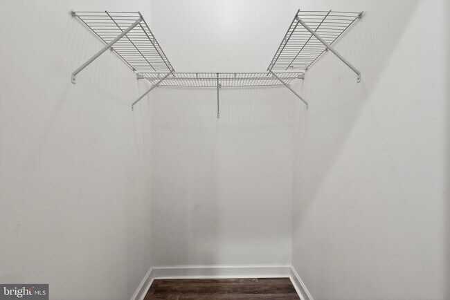 Building Photo - 980 N Marshall St