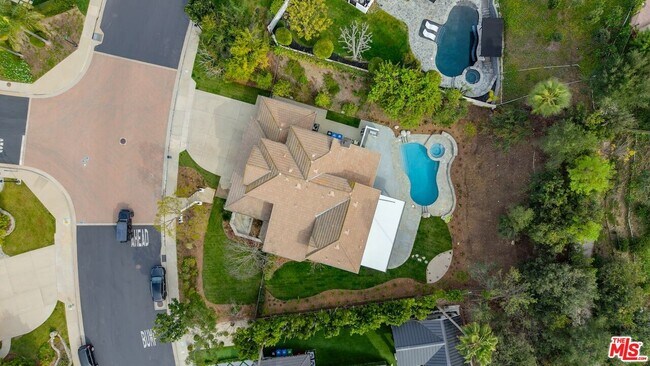 Building Photo - 18500 St Moritz Dr