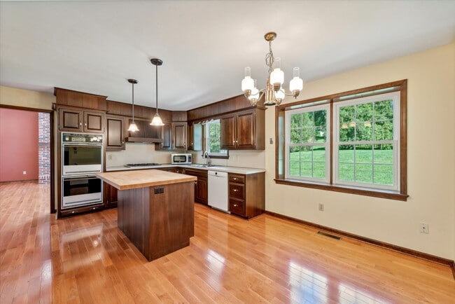 Building Photo - 3BD/2.5BA Rancher in Kennett Square Borough!