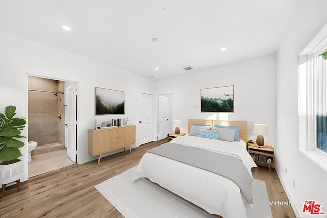 Building Photo - 17625 Burbank Blvd