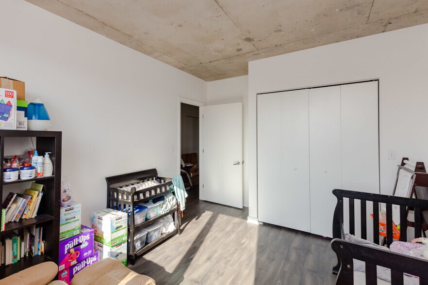 Building Photo - 1714 W Roscoe St