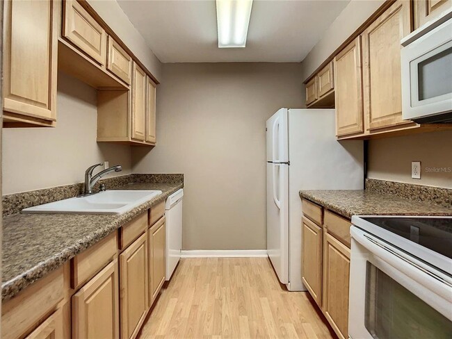 Building Photo - 9115 Tudor Dr