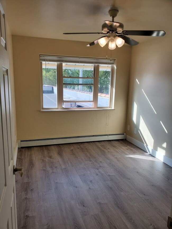 Building Photo - recently updated 2 bedroom apartment in downtown Appleton