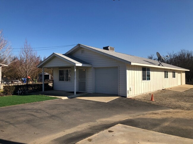 Building Photo - NOW AVAILABLE!! QUAINT HOME IN NEWMAN OUT IN THE COUNTRY