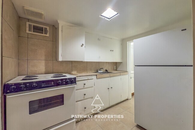Building Photo - 785 28th St
