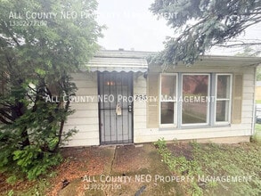 Building Photo - 898 Wayside Rd