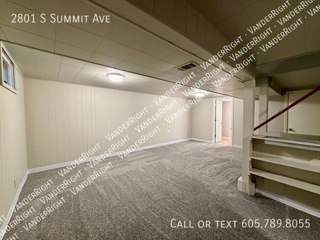 Building Photo - 2801 S Summit Ave