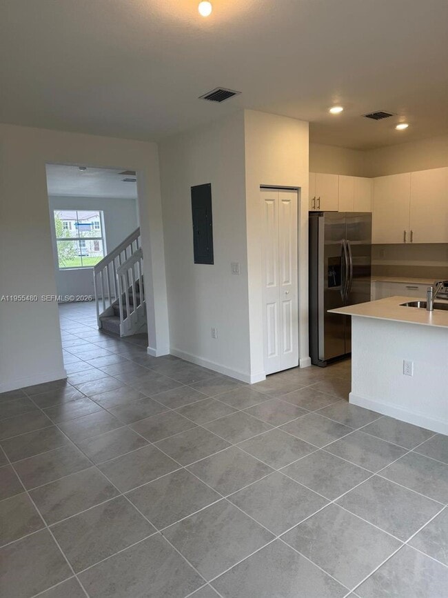 Building Photo - 2721 SE 26th Rd