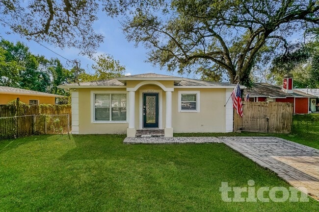 Building Photo - 8312 N Orangeview Ave