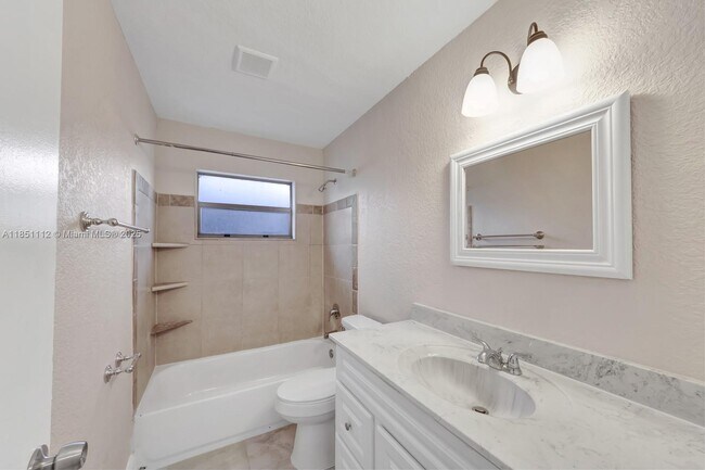 Building Photo - 2610 Riverland Dr