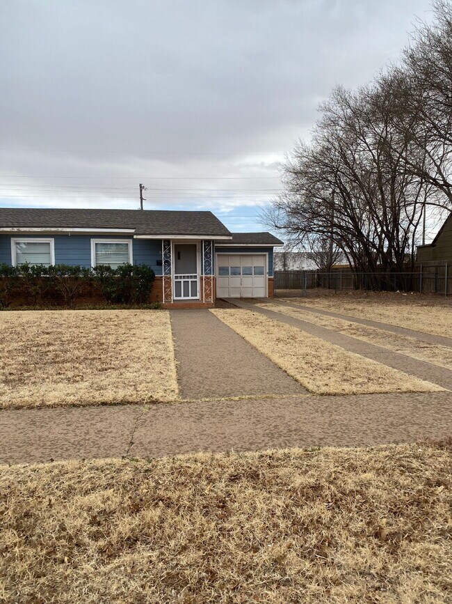 Primary Photo - Preleasing for summer!