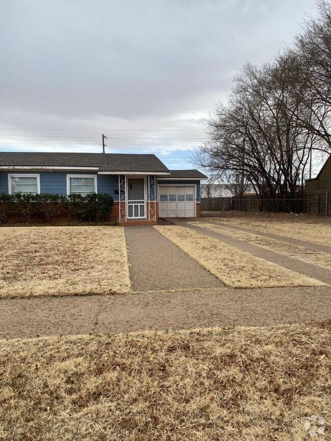 Building Photo - Preleasing for summer!